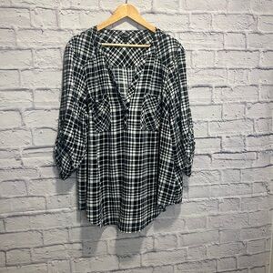 Torrid 3x Black and White Plaid Button Down Shirt